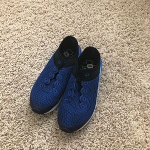 New balance boys tennis shoe